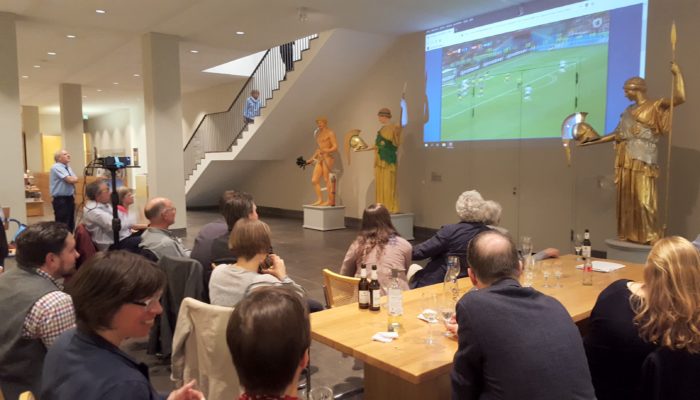 DArV-Teilnehmende im Fußballfieber im Museum